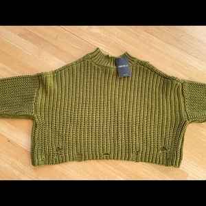 🚨olive green distressed cropped sweater🚨